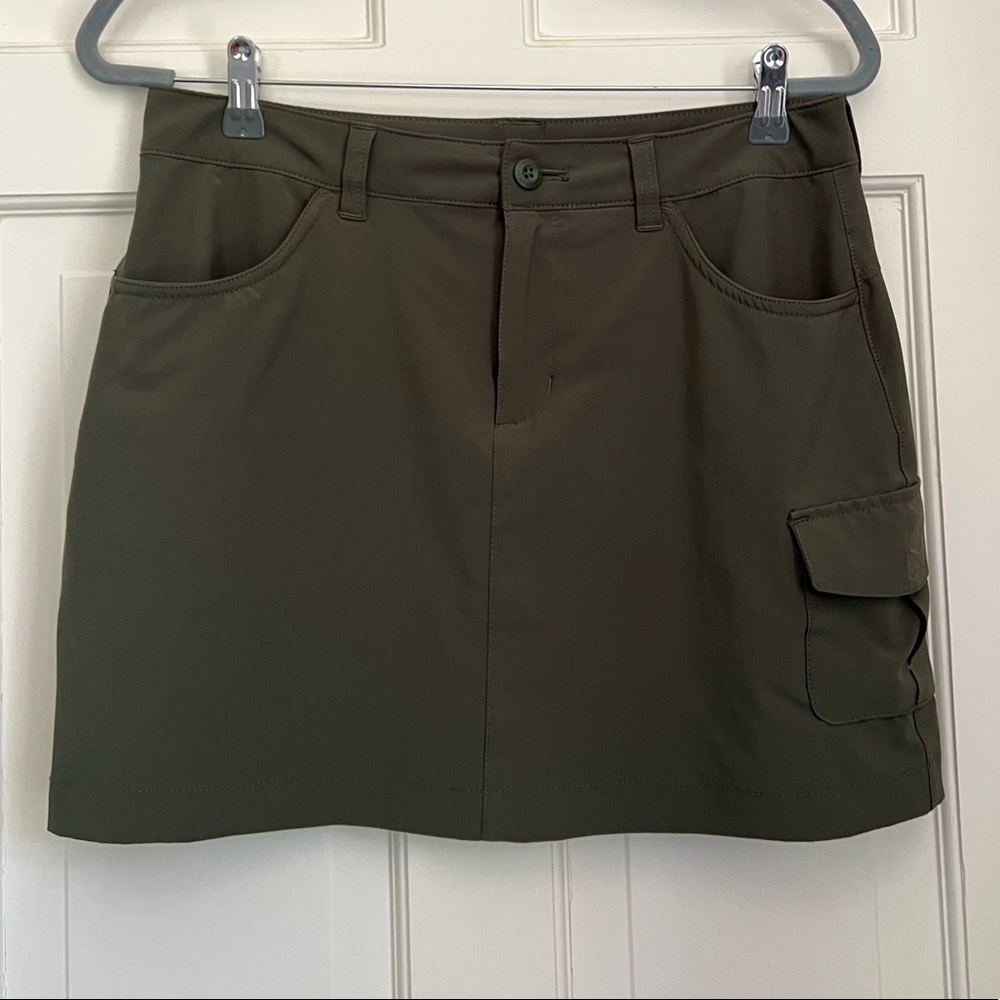 Athletic skort/skirt with built-in shorts
